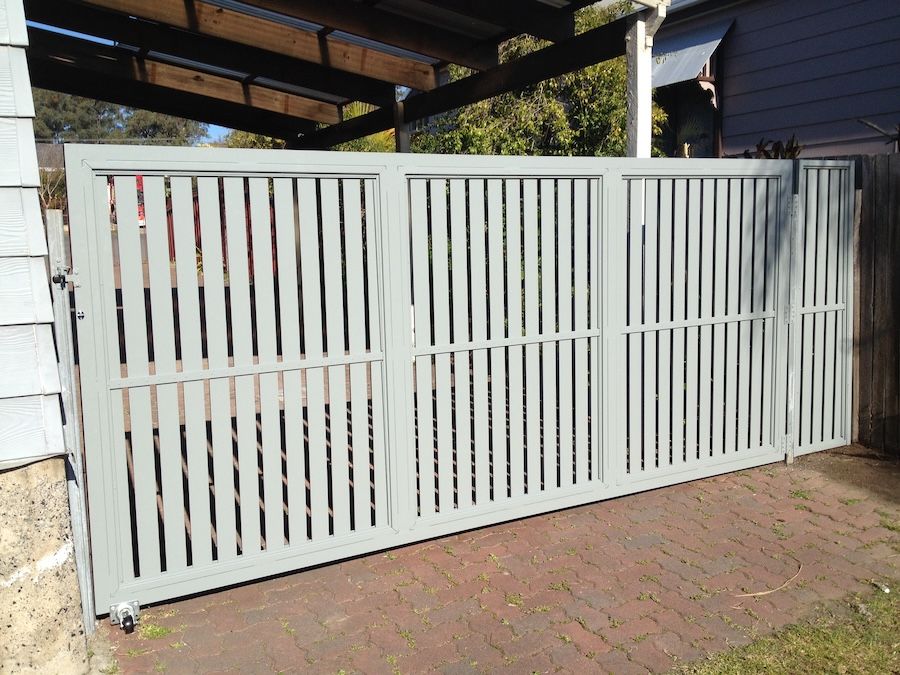 A Green Electric Gate — Newcastle & MidCoast Privacy Screens & Gates In Mid North Coast, NSW