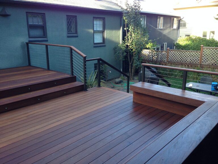 Deck Builder in Happy Valley Oregon