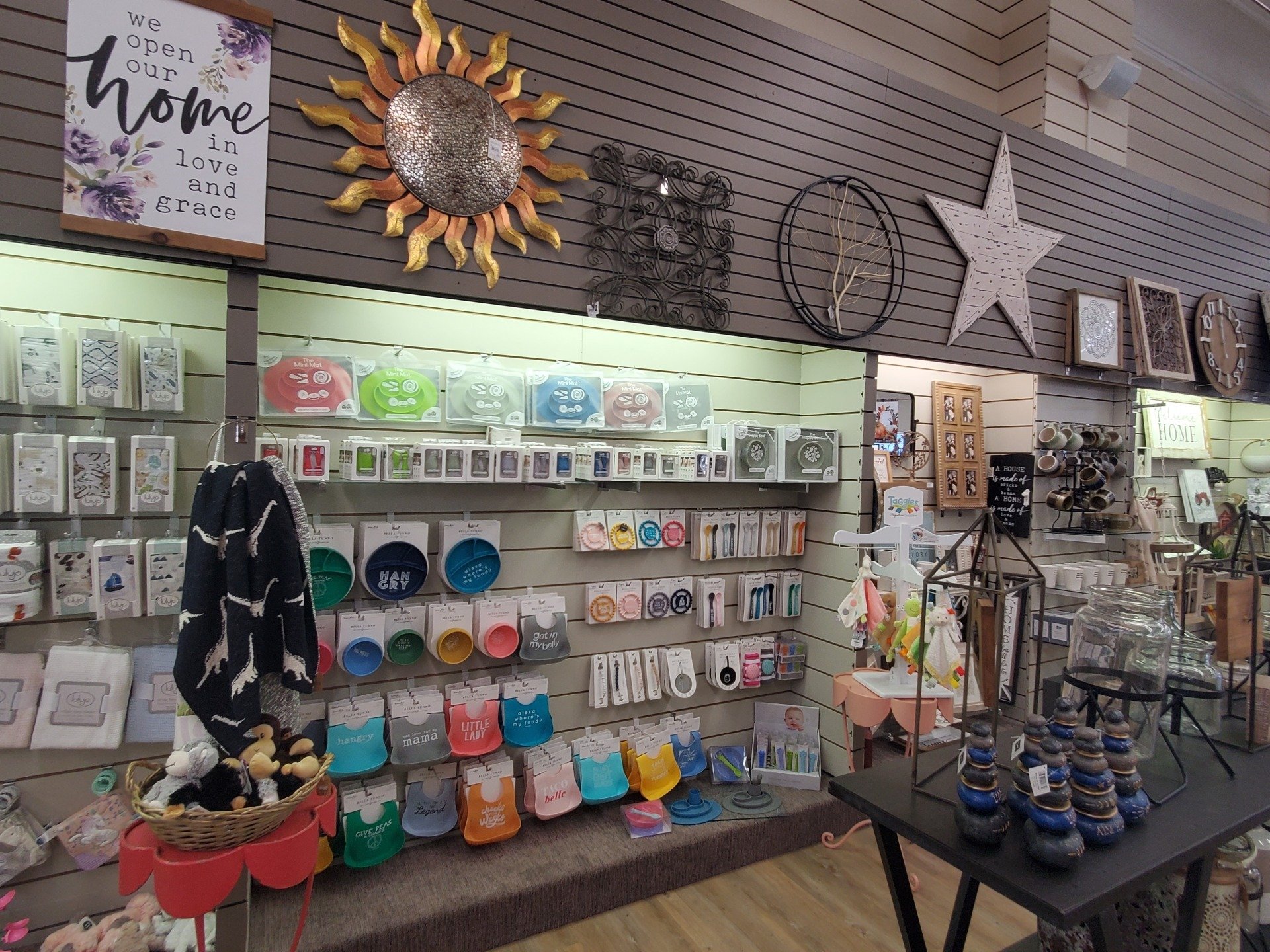 LaMotte's Paint and Flooring Devils Lake, ND