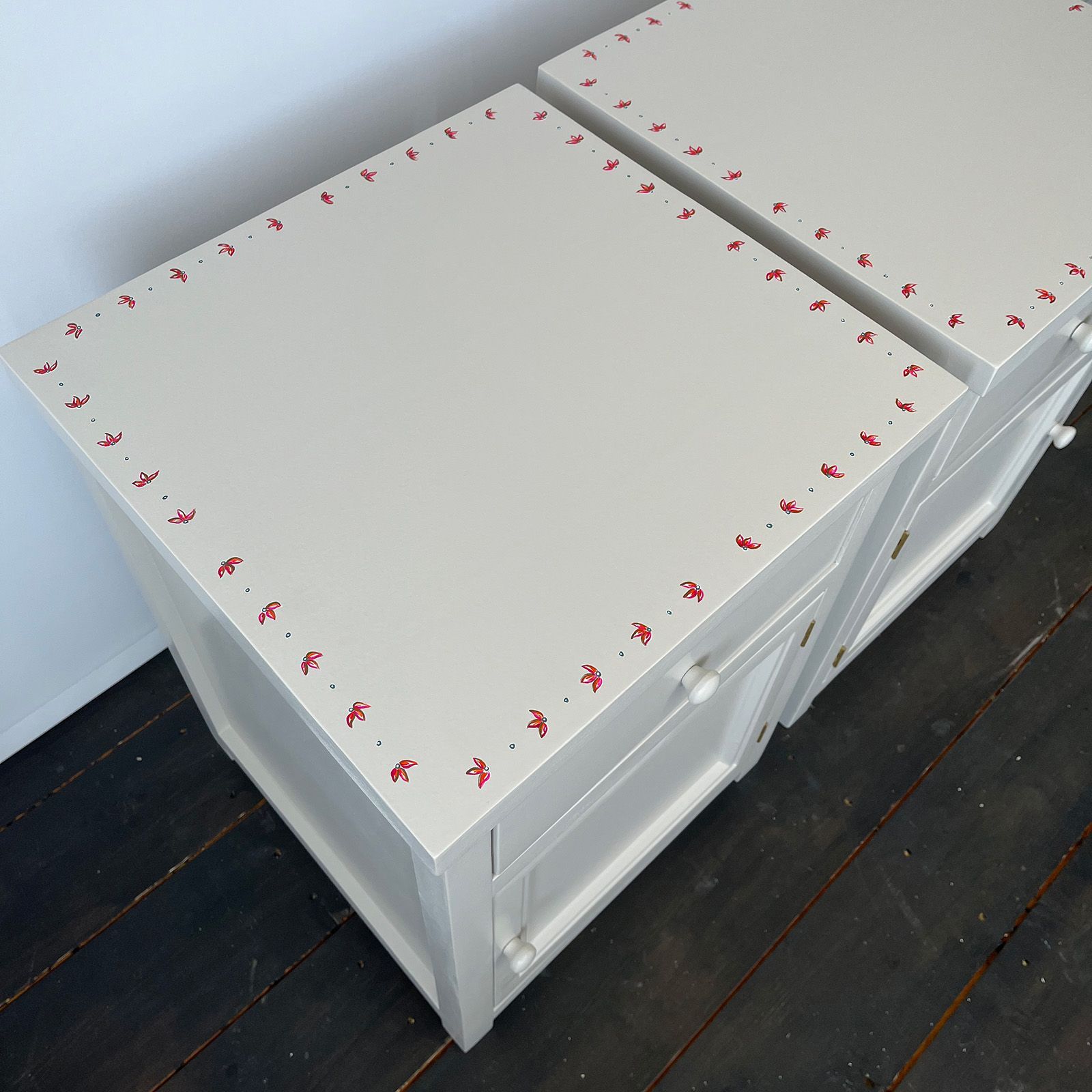 Clay Bedside cabinet with flowers