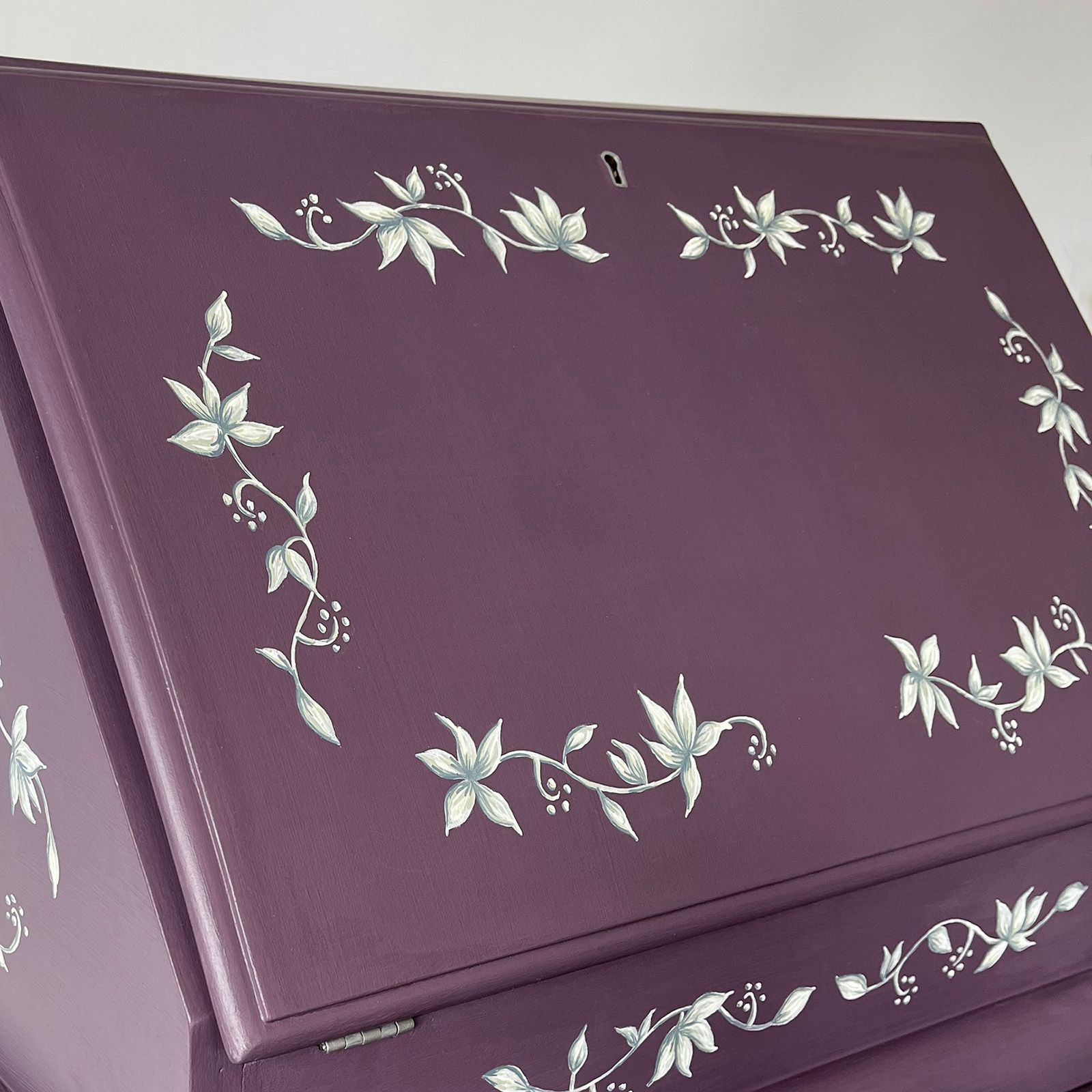 Floral design by Edinburgh decorative artist Helen Bateman