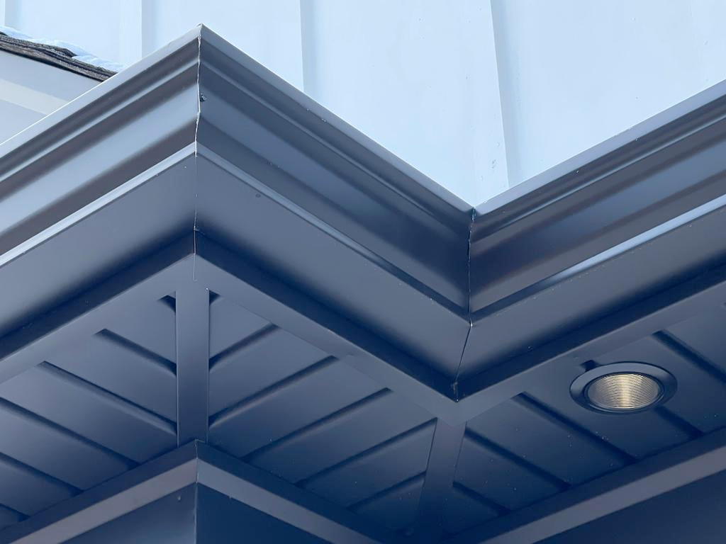A close up of a ceiling with a light on it