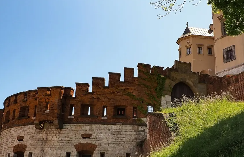 Krakow & Auschwitz Exploration Tour
