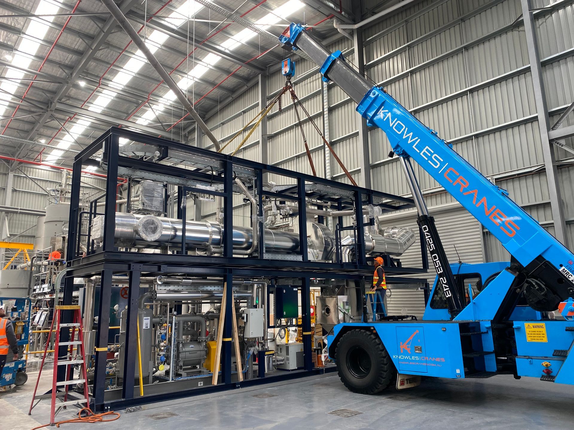 Hydraulic crane in action