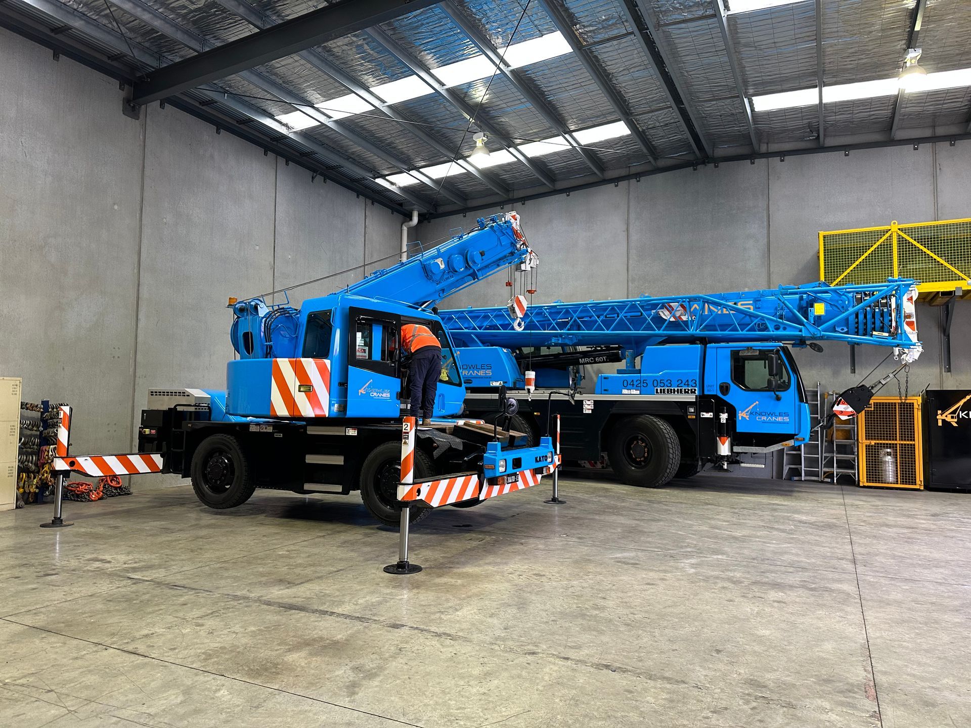 Portable crane vehicle