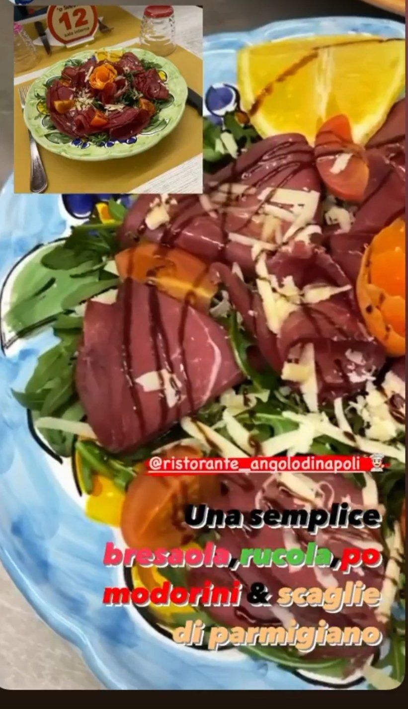 Un primo piano di un piatto di cibo con la scritta 