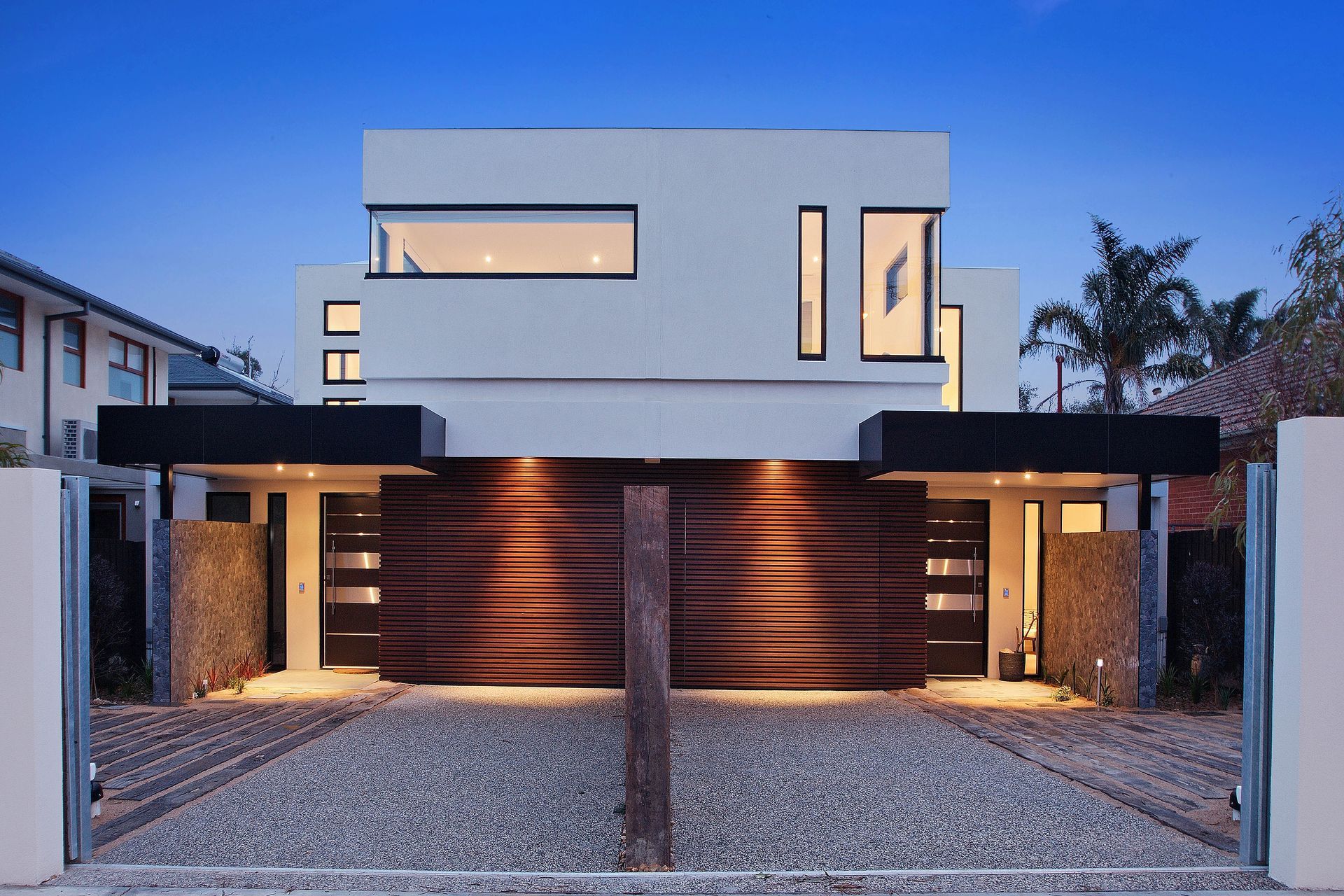The Number 10 is on the Front of a Building — KM Custom Homes In Mount Eliza, VIC