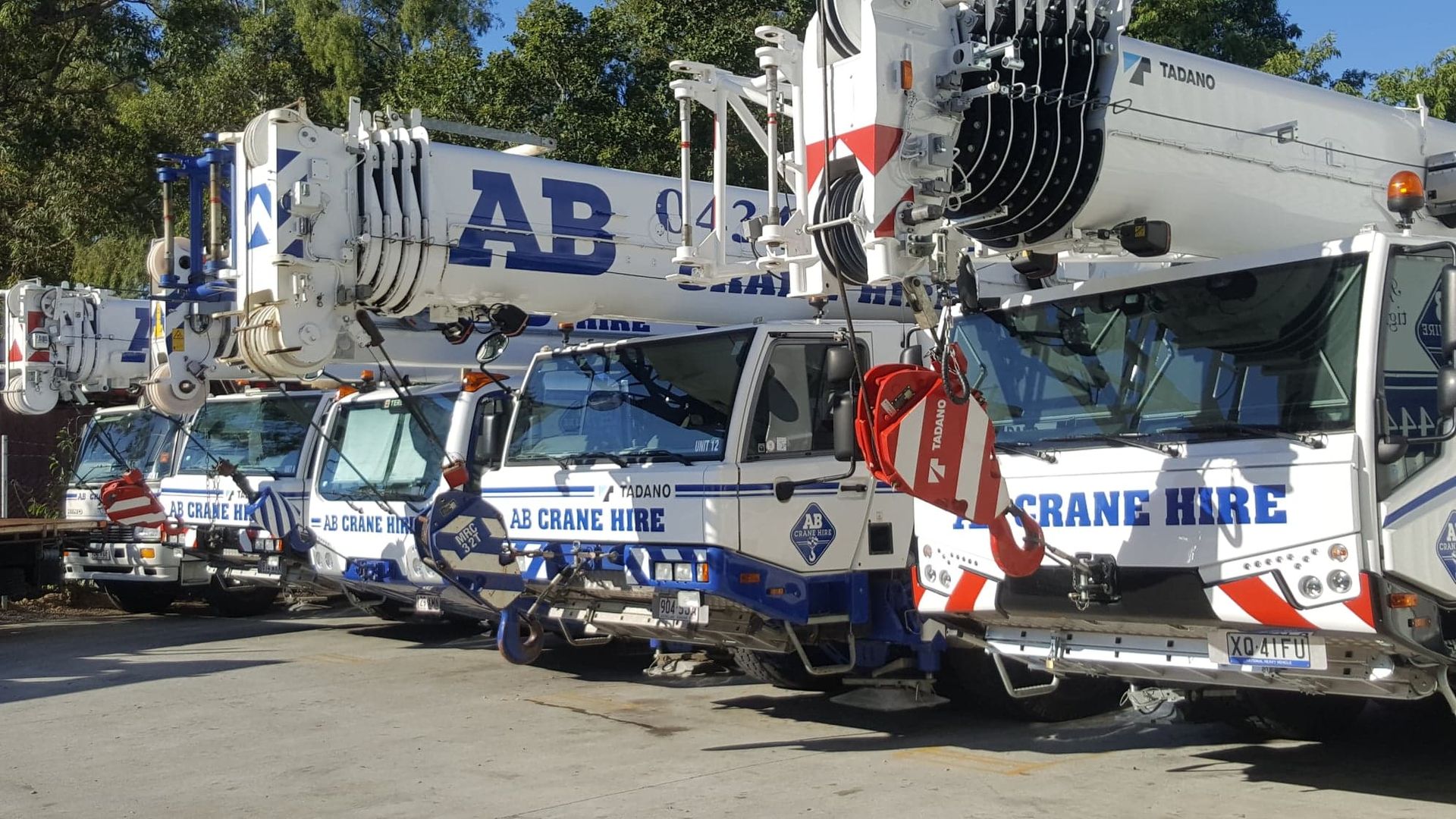 slew crane hire Gold Coast