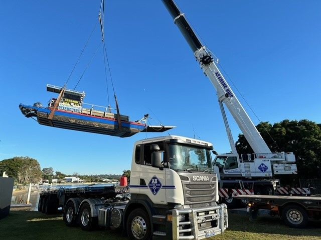 construction crane hire Gold Coast
