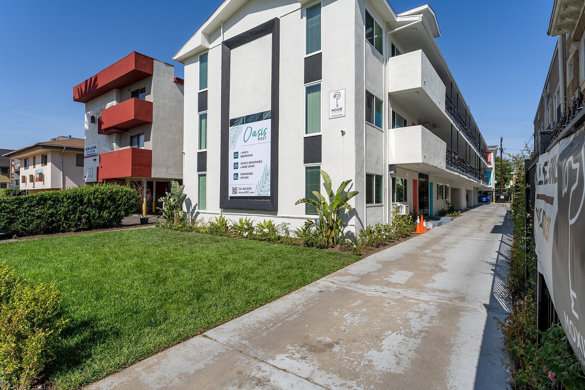 Oasis West furnished apartments near USC, front exterior on Ellendale Place, Los Angeles