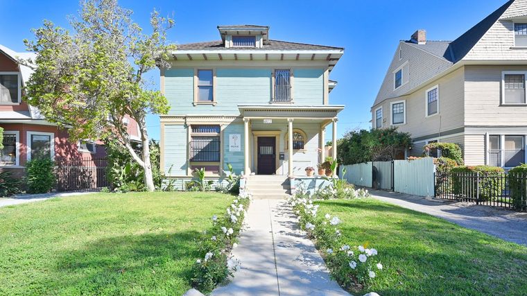 2640 Magnolia