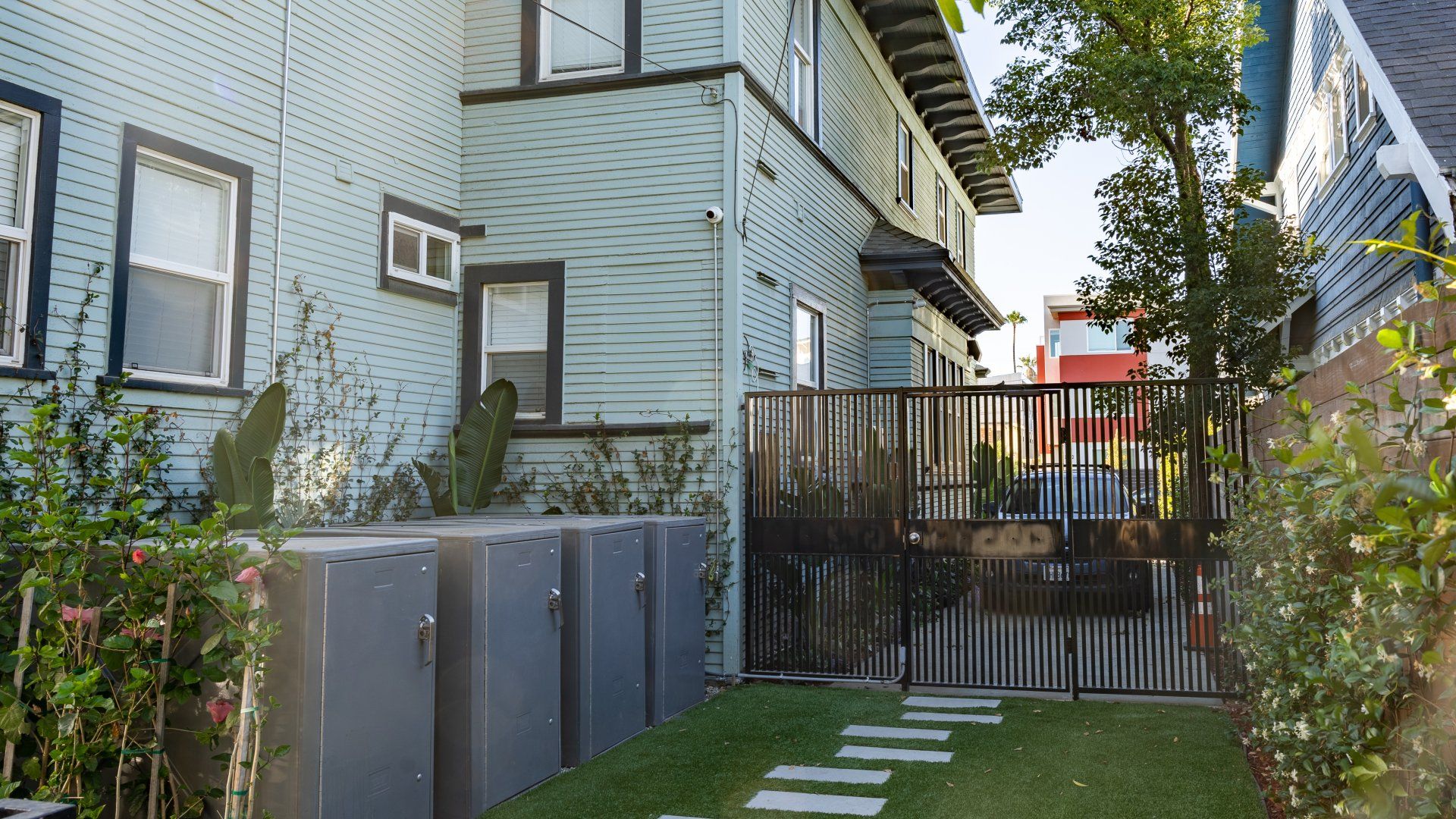 Affordable rental houses near USC for students and families.