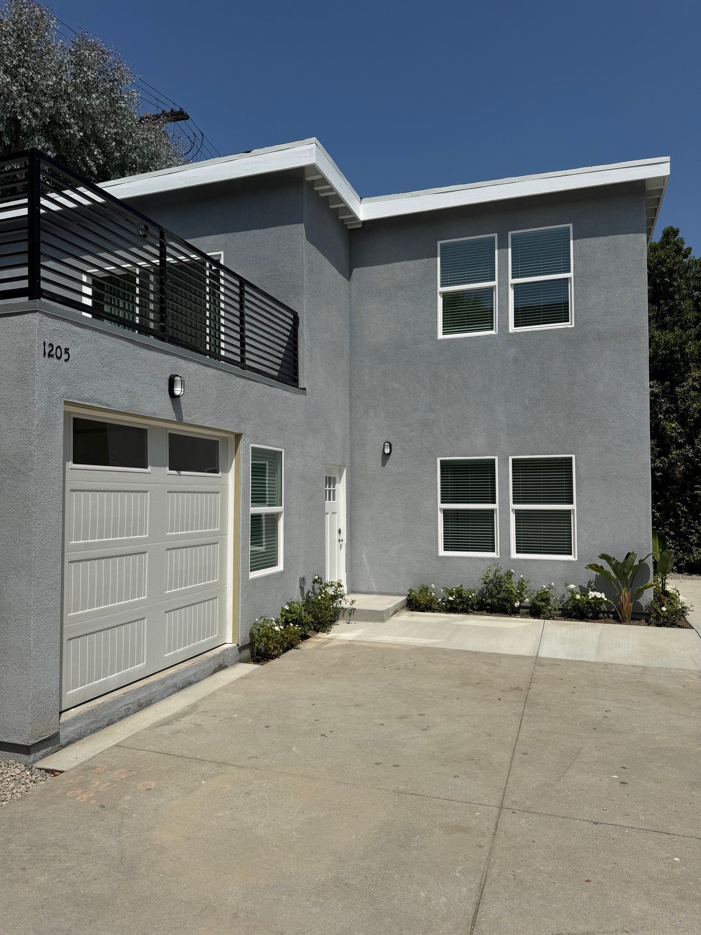 1205 W 29th St 5-bedroom house near USC – garage and entry
