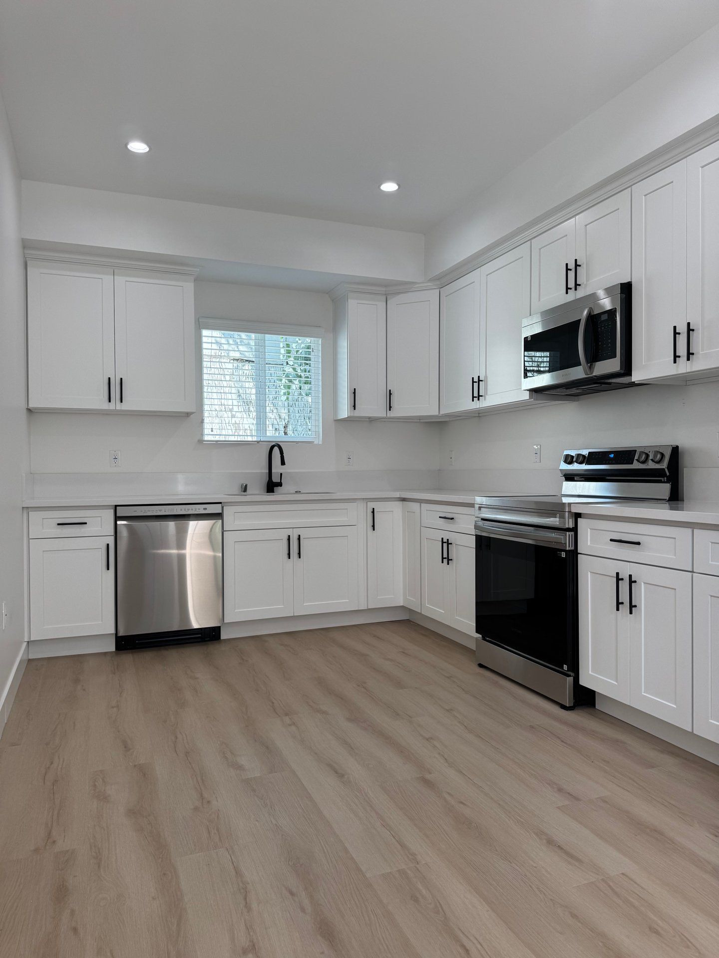 1205 W 29th St 5-bedroom house near USC – kitchen