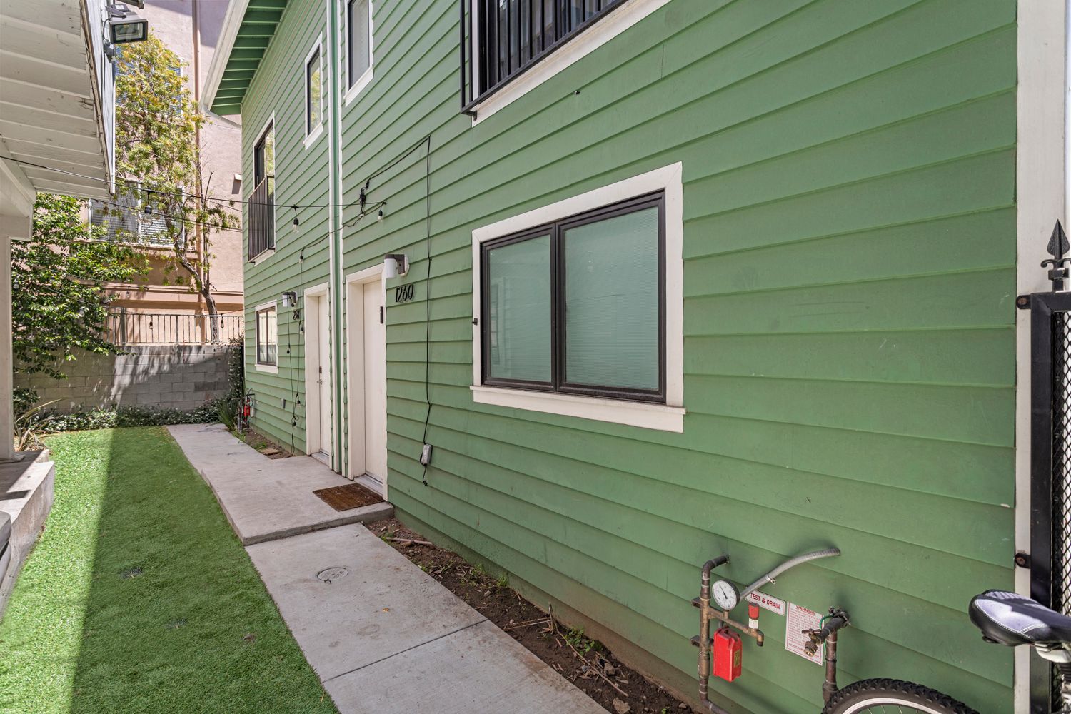 Houses for rent near USC with hardwood floors and updated kitchens.