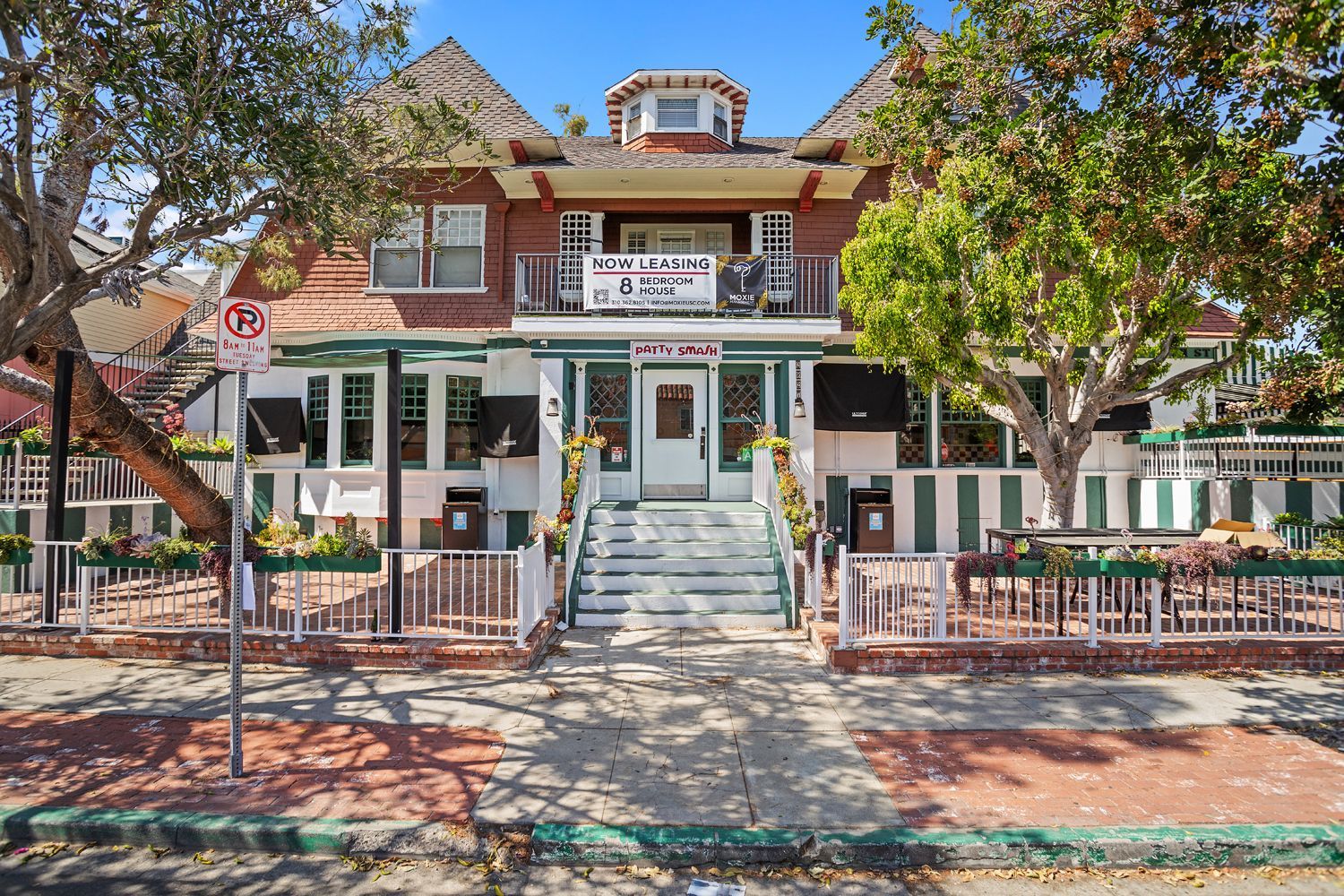 Family homes for rent near USC for convenience and comfort.