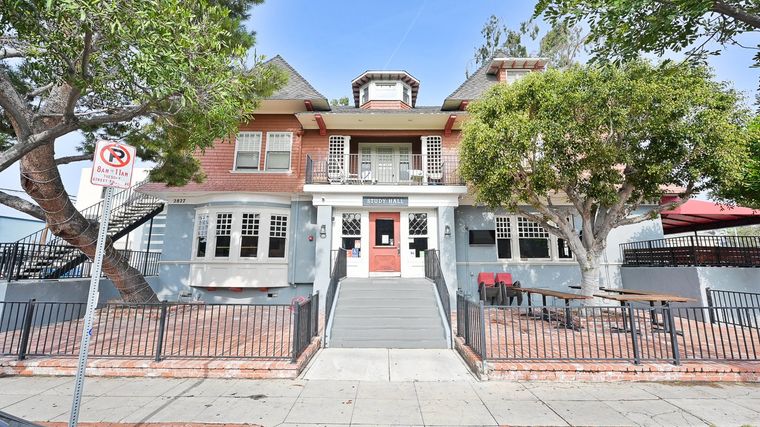 2827 Hoover