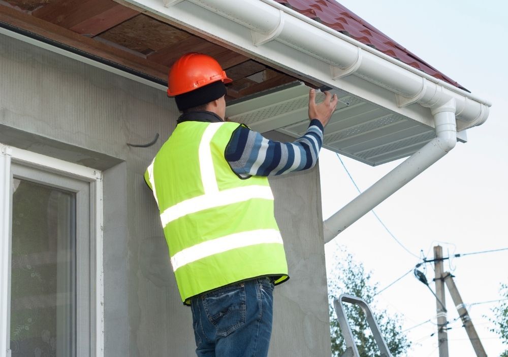 Roofers Kilmarnock repairing soffits