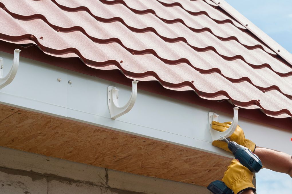 Roofers Kilmarnock fixing gutter brackets to fascia