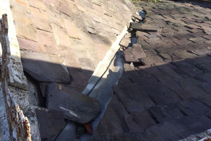 Roofers Kilmarnock repair roof tiles
