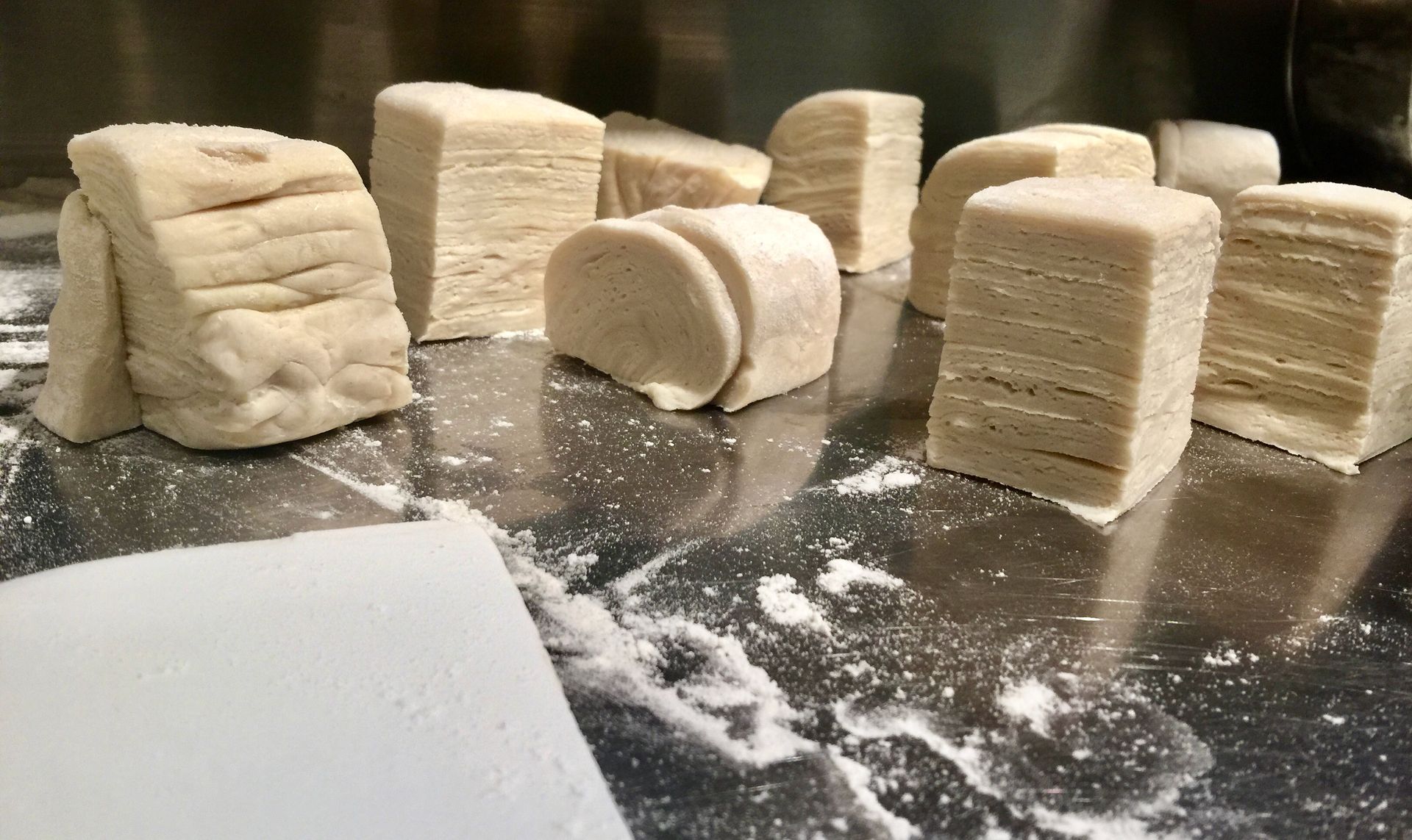 Michi ristorante Treviso©, pane sfogliato fatto in casa 
Michi ristorante Treviso©, homemade puff bread 