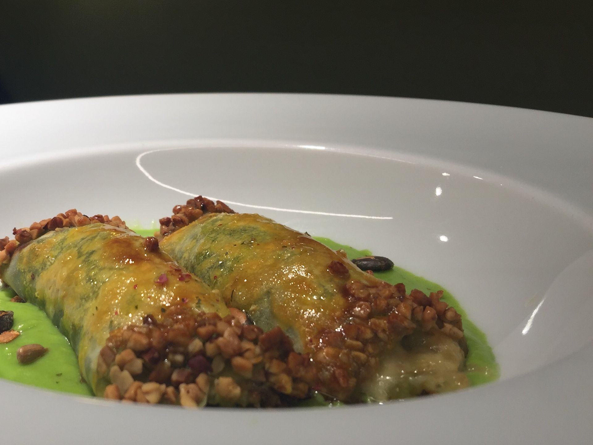 Michi ristorante©, cannolo di sfoglia ripieno con crema di piselli
Michi restaurant©, homemade puff pastry stuffed with peas