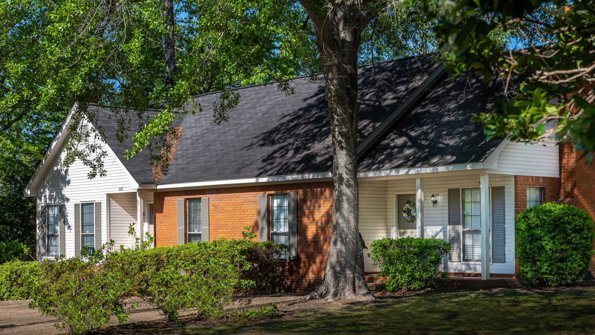 Woodshire Duplexes and Townhomes Apartments in Hattiesburg, MS