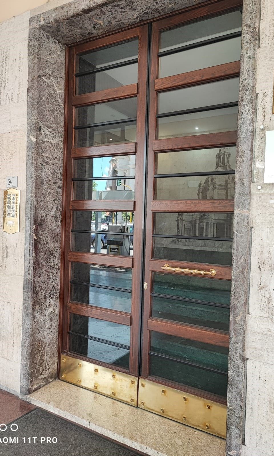 Portone artigianale per palazzo storico.