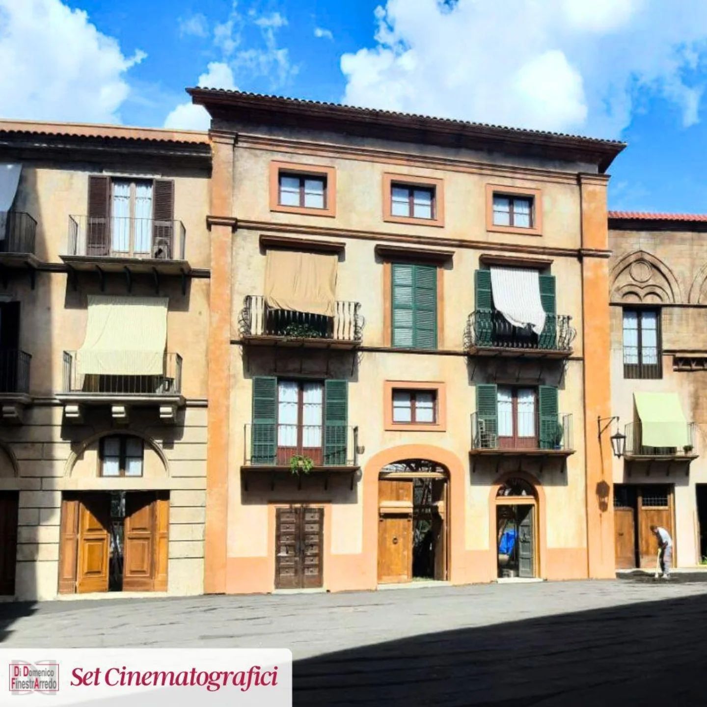 Serramenti in legno per scenografie.