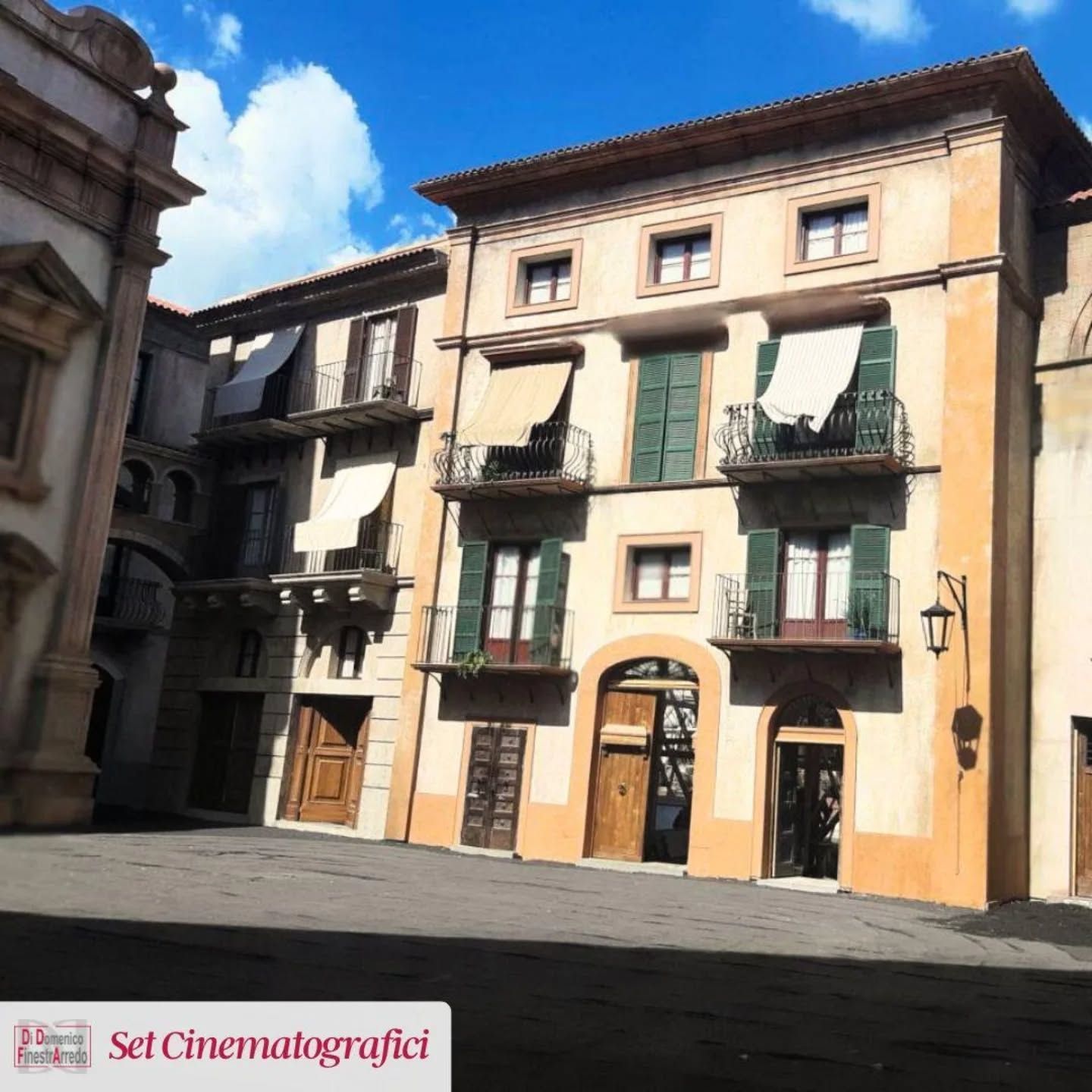 Infissi per set cinematografici a Roma.
