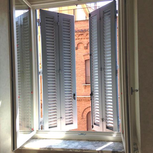 Persiane artigianali su misura a Roma.