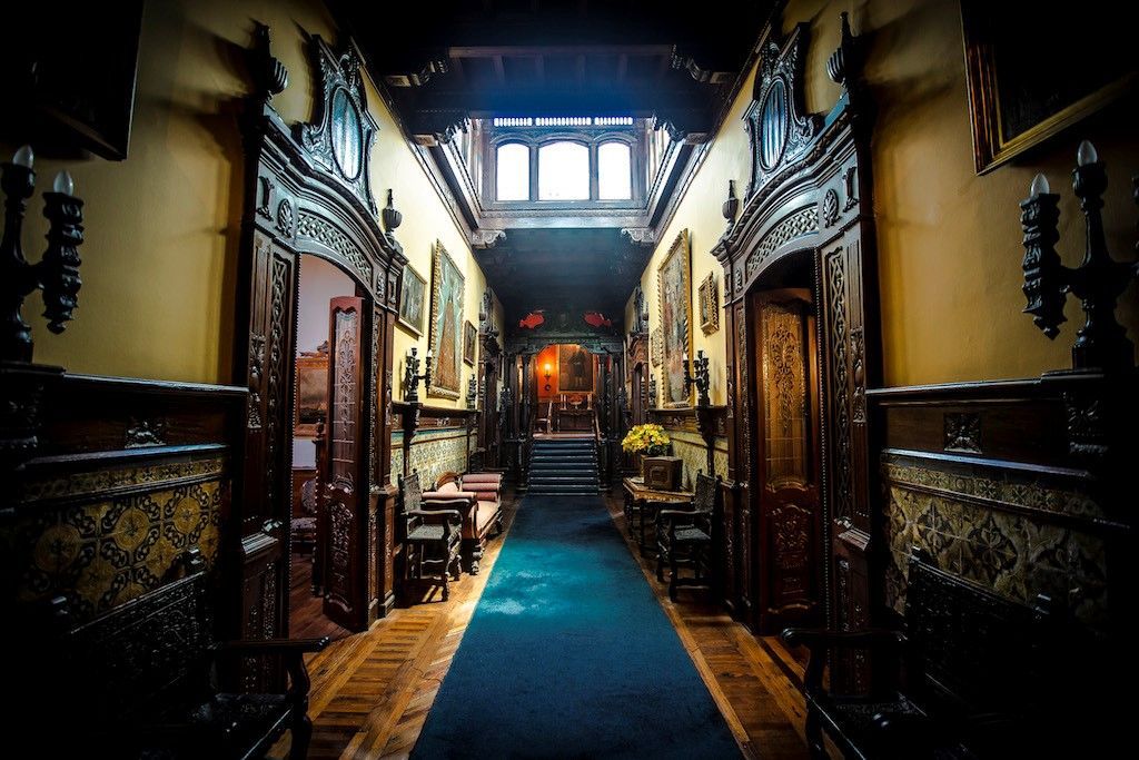 Casa Aliaga corridor
