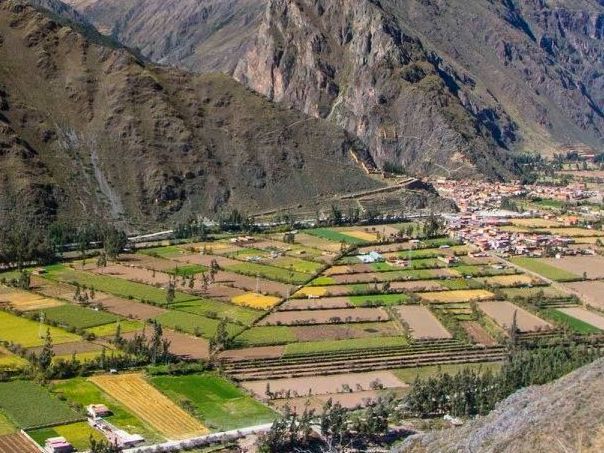 Pakaritampu Pyramid in Ollantaytambo
