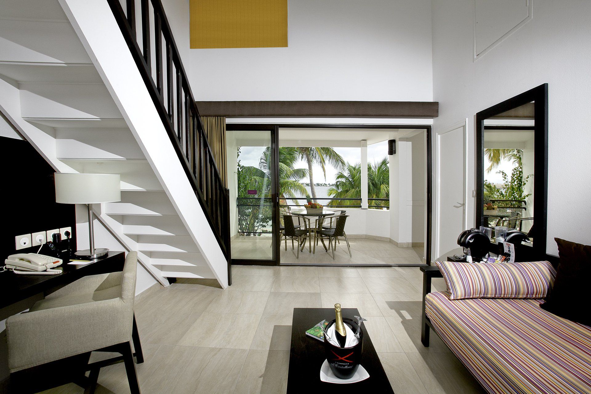 Deluxe Duplexe Living Room