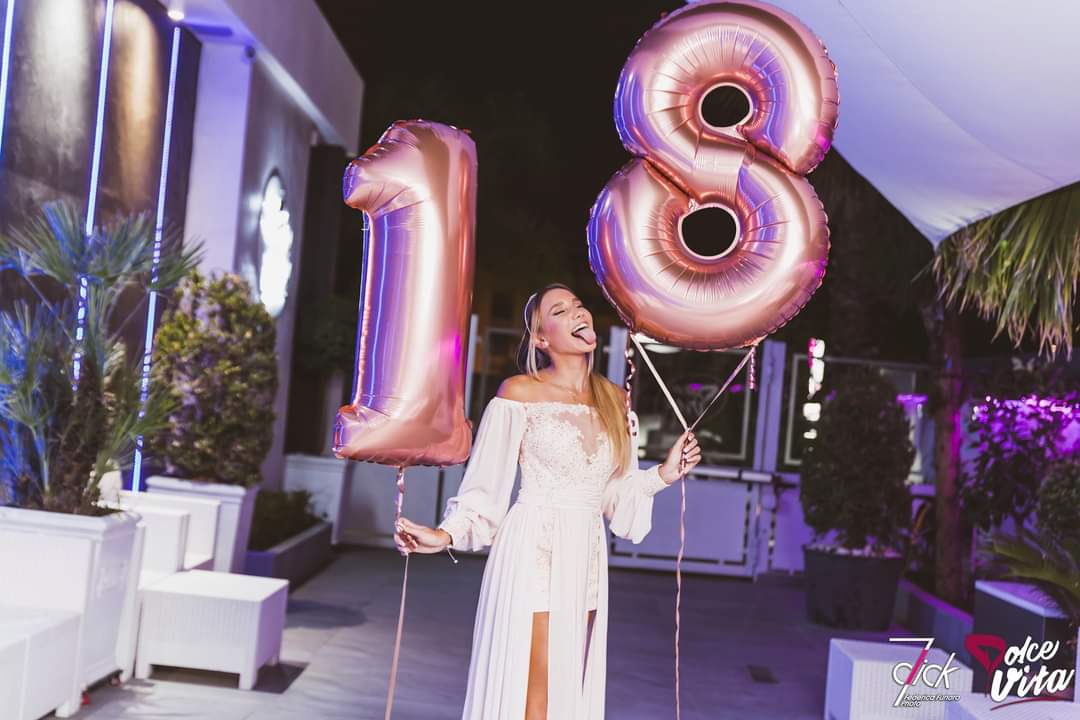 ragazza compleanno