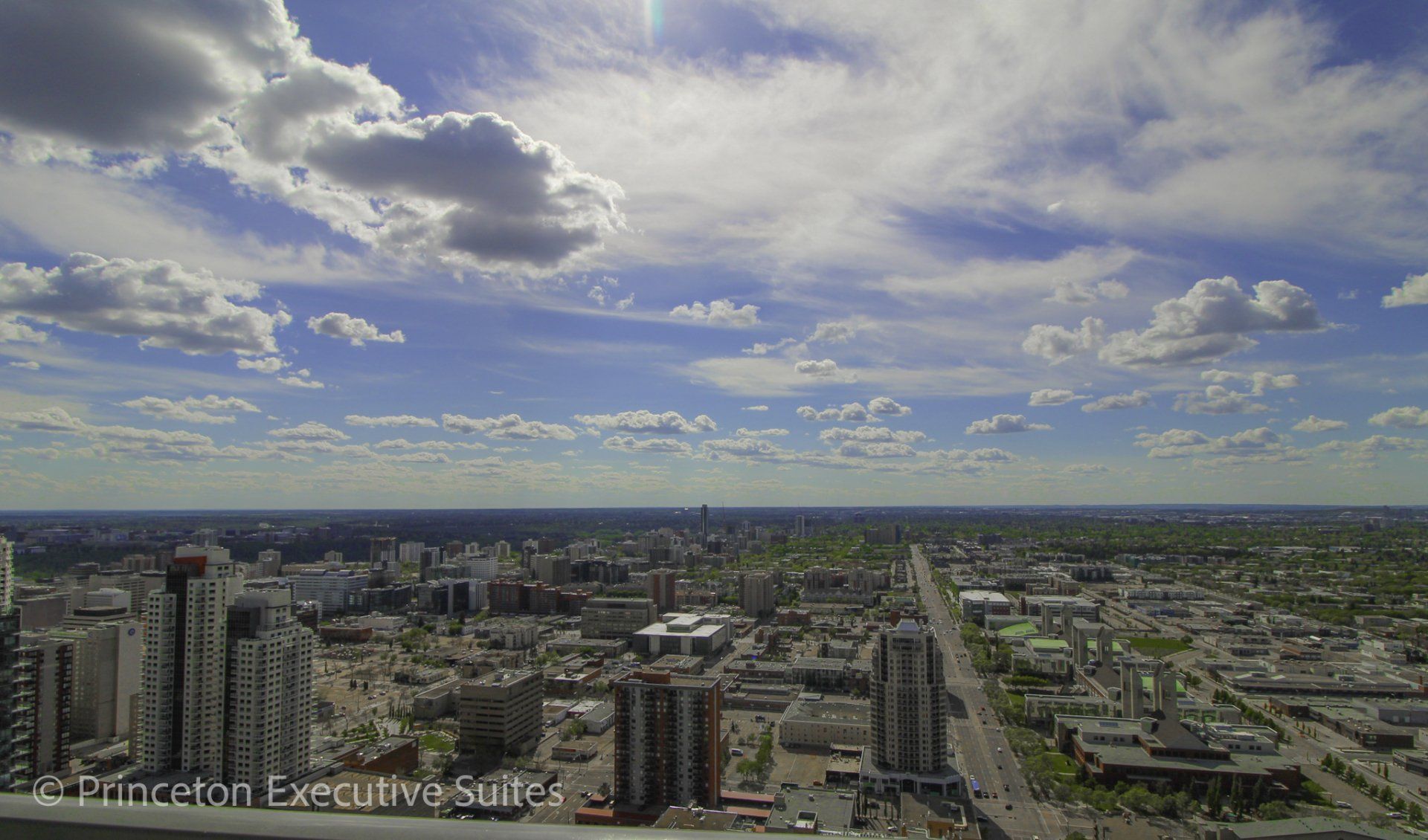 Specactualr view of West Dwontown Edmonton from this 37th floor edmonton furnished suite on a sunny summers day