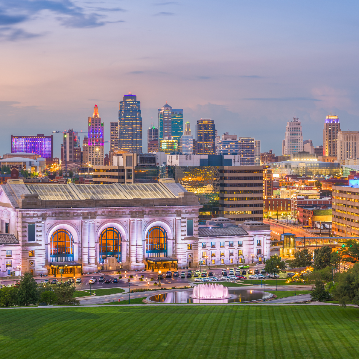A city skyline with a large building in the foreground