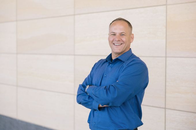 Troy Hansen headshot