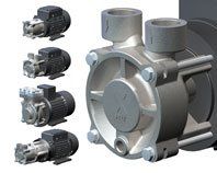 Vier industrielle Wasserpumpen unterschiedlicher Größe und Ausführung, eine davon in Nahaufnahme.