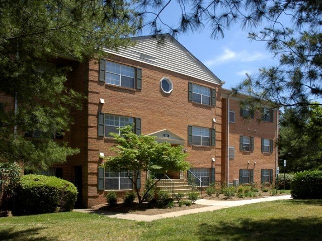 Apartment Community Exterior | Crofton Village Apartments