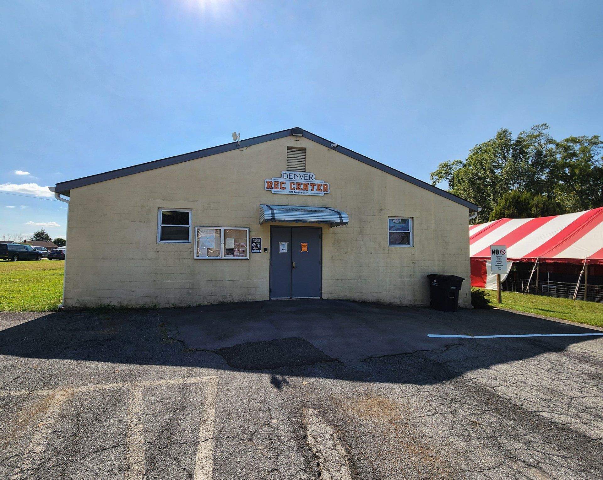 A small building with a sign that says ' ice cream ' on it