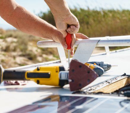 Instalar panel sándwich en tejado a precio barato en Moratalaz, Madrid