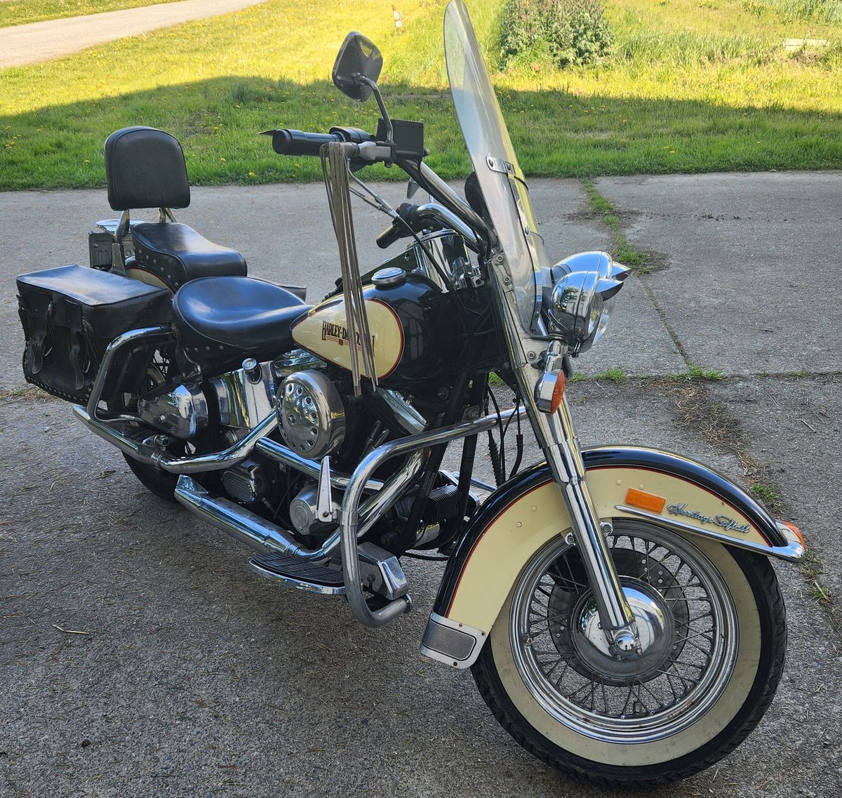 A harley davidson motorcycle is parked on the sidewalk