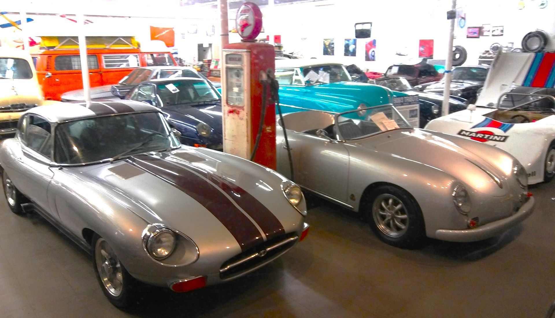 a maroon Porsche 911 1969