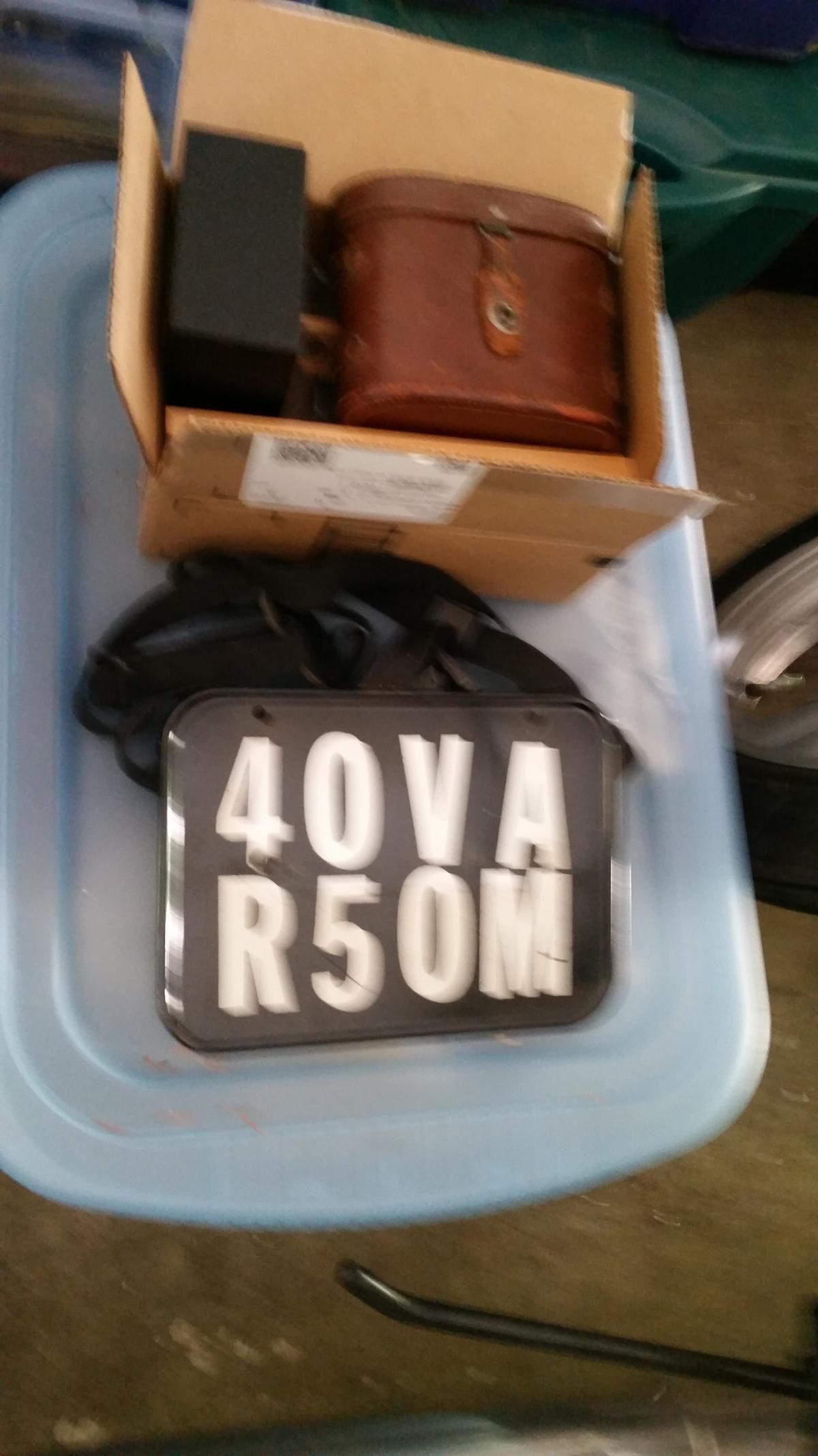 A sign that says 40va r50m on it
