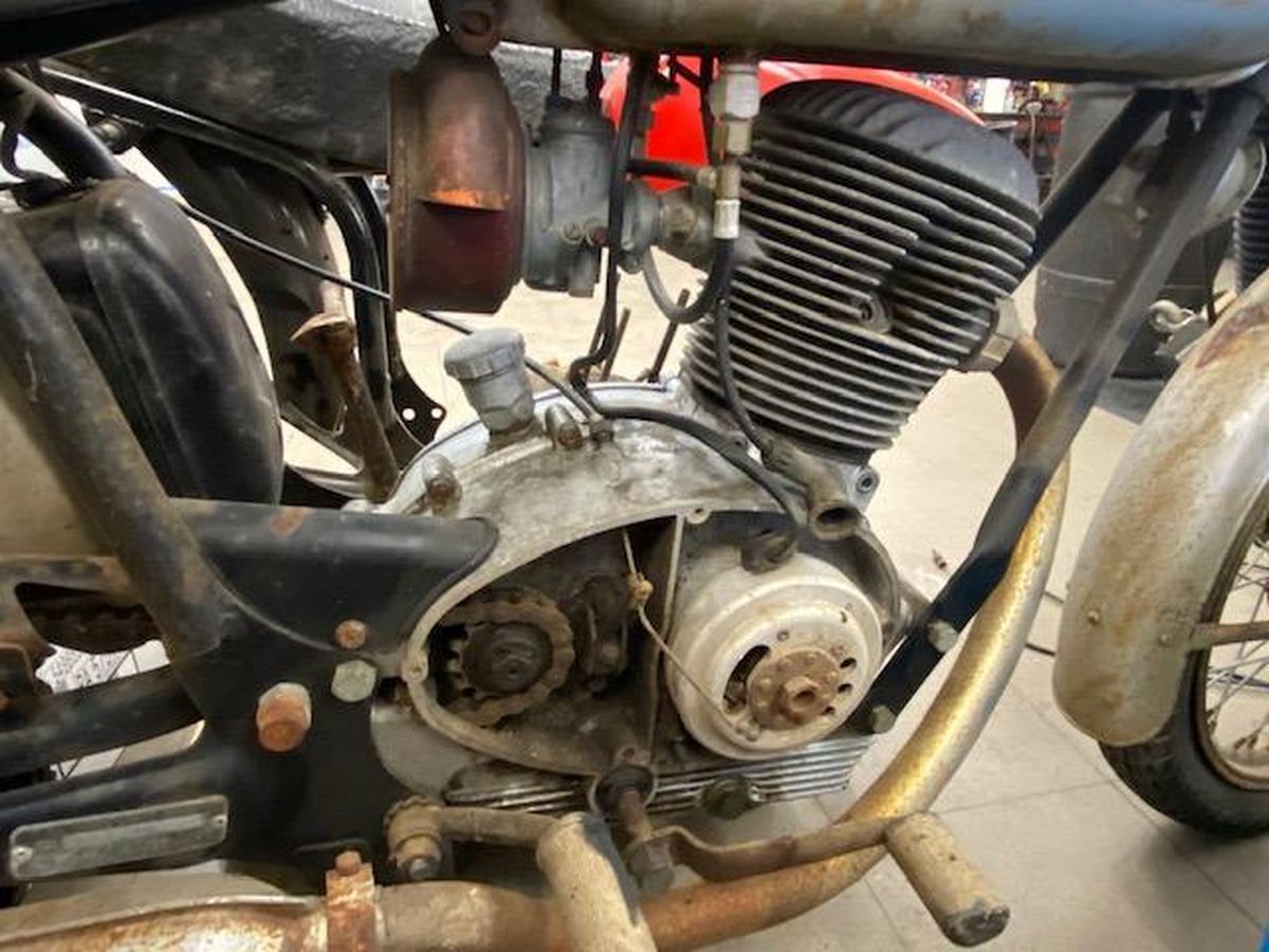A close up of the engine of an old motorcycle