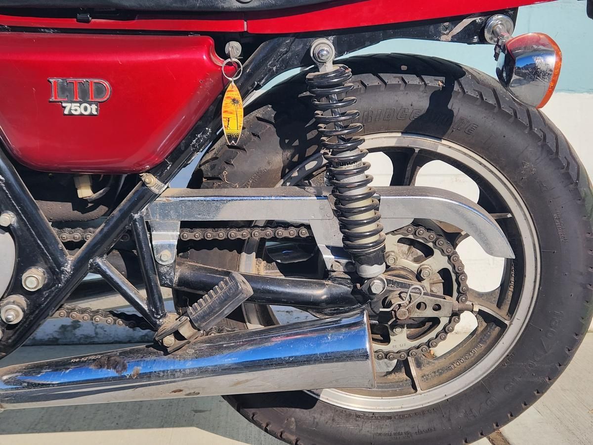 A red motorcycle with the word hd on the side