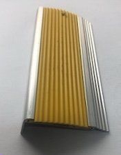 פסים נגד החלקה למדרגות