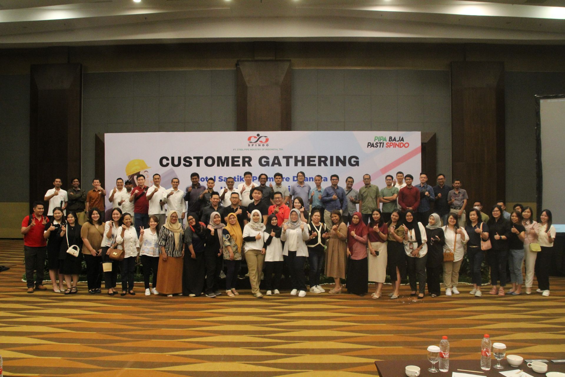 Foto Bersama Customer Gathering Medan