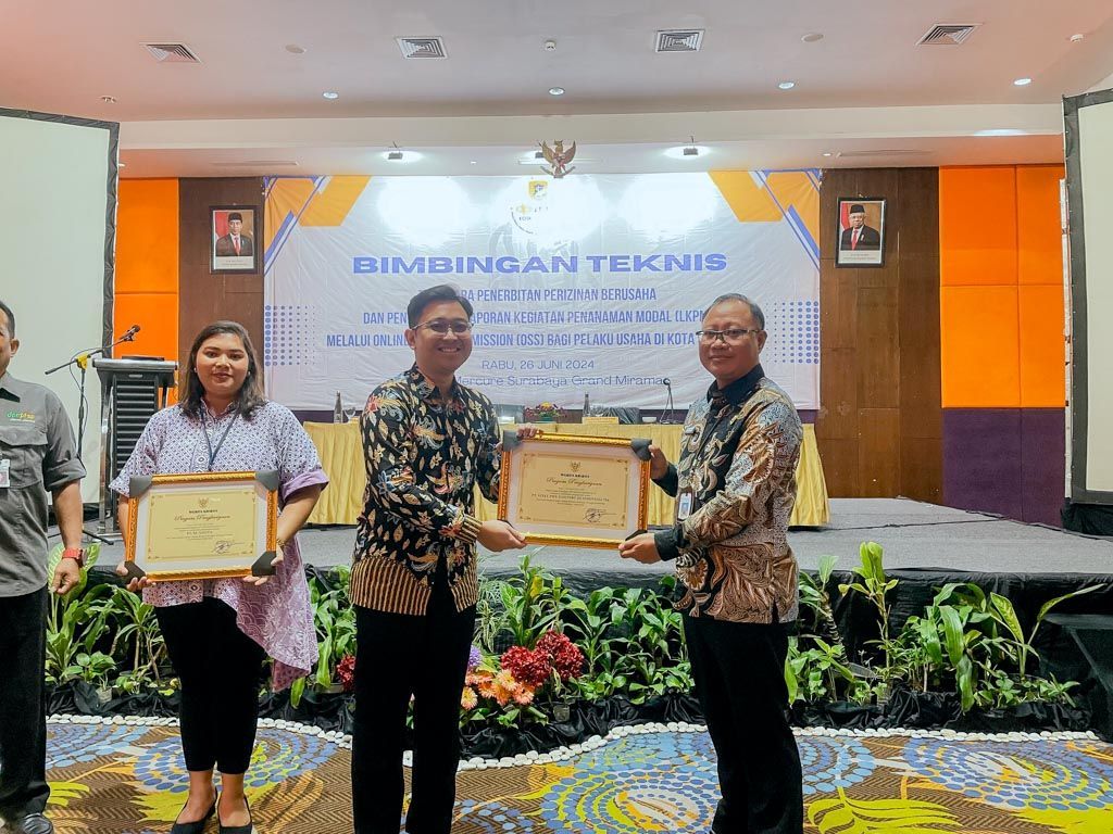 Penerimaan penghargaan sebagai  perusahaan dengan capaian realisasi investasi tertinggi di Surabaya